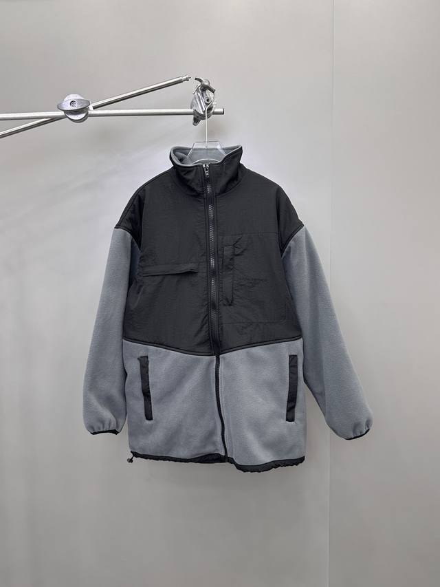 Alexander Wang 23Aw新款棉服 定制肌理面料拼接颗粒绒 解构设计酷帅十足 工装夹克版型 腰部抽绳可调节 宽松版型男女同款 尺码sml