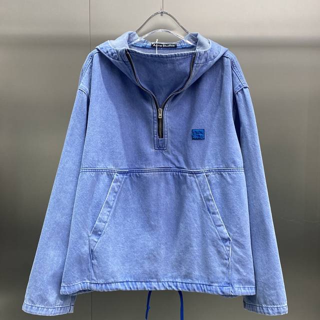 Acne Studios 新款 经典笑脸logo拉链连帽牛仔 夹克上衣 别具一格的小拉链领子 很独特 慵懒有范儿 很休闲松弛感 街拍都很出片的 秋冬就喜欢这种连