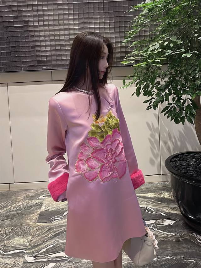 超美爆款来袭 中式国风精致重工刺绣花朵优雅高级感加棉连衣裙 Smlxl