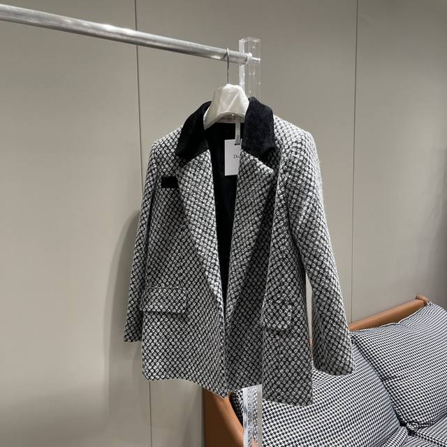 Dior 2023 Fw 重工款长袖棉服夹克 Ddd 定制哑光丝质防风面料 Ddd 后背织带logo设计领标 Ddd 拉链开合门襟 下摆像筋收腰设计五金订制cd