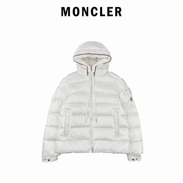 Moncler 蒙口 2022秋冬男士轻薄款连帽羽绒服 贸易公司渠道出品 完美品相 超值性价比体验秋冬必备的高端轻薄羽绒服 极简风格 可商务可休闲 男士气质与温