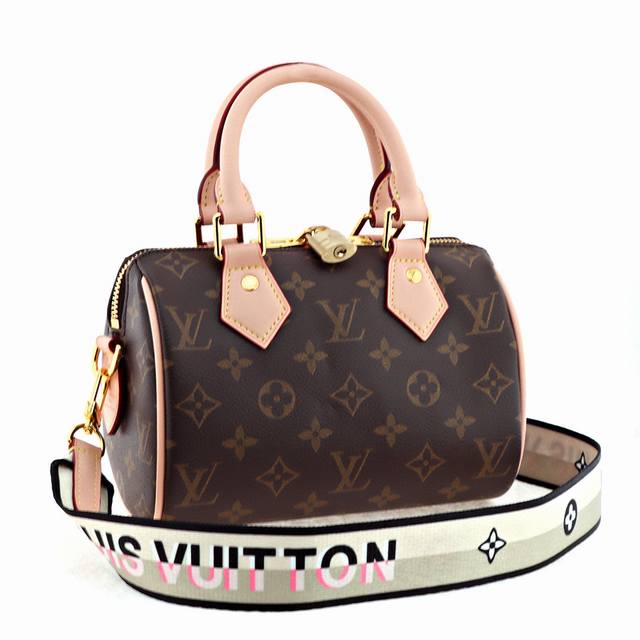 Lv 高端品质 2023早春新品时尚休闲牛仔夹克外套 进口原版科技面料 上身舒适透气 胸前精致手工刺绣工艺字母logo 独特设计两面穿风格 反面数码定位印花工艺