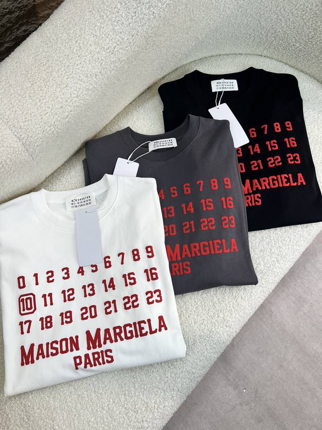 新款 Masion Margiel* 2024早春新款 立体发泡工艺短袖t恤 大师级的表现一直都打动着消费者的喜爱 马吉拉每一季标识元素 打破沉闷无趣 跟数字元
