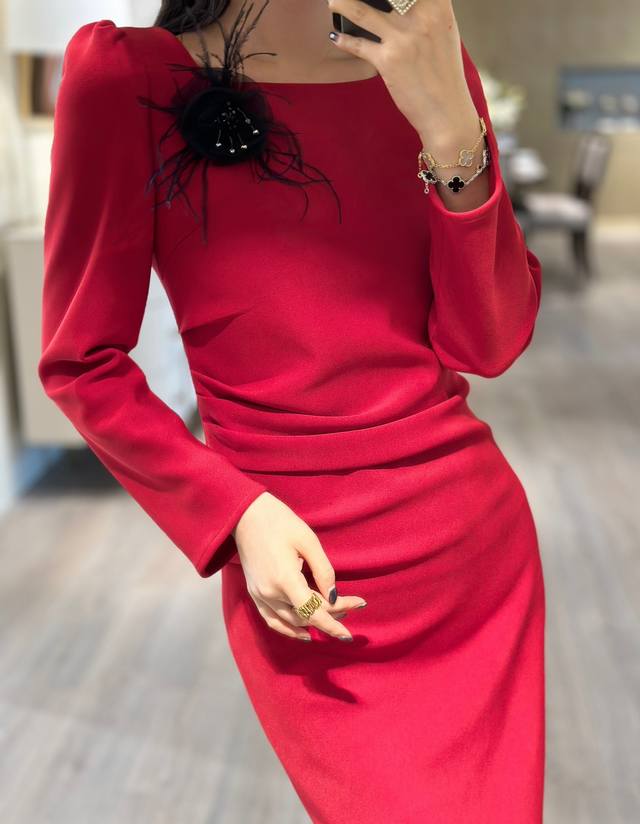 连衣裙 秋冬新款连衣裙 面料 高端精纺有弹力 颜色 红色 梅红 黑色 码数 S Xxl