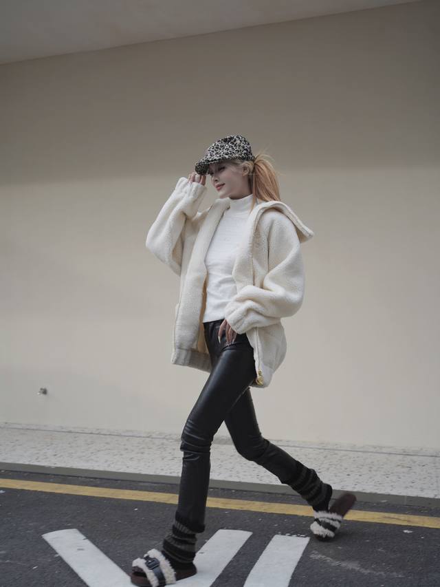 23Aw秋冬patou法国老牌时尚品牌羊毛翻领大外套可爱 适穿 优雅聚一身 Sml 白色