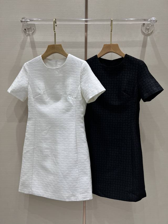 强烈推荐 Gu 2023新款品质提花气质显瘦a字连衣裙 修身的版型高级大气 2个色 S- M- L- Xl码