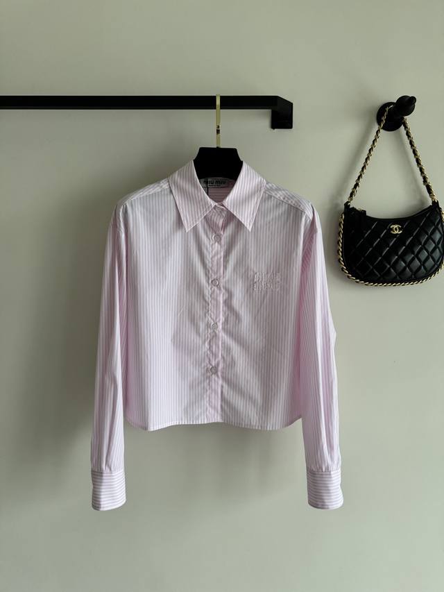 Miumi*新款 早春新款衬衣 粉色条纹衬衫 刺绣logo超粉嫩的颜色 .