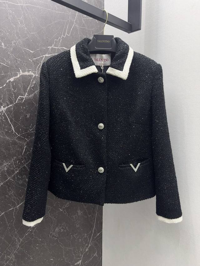 Vltn 24Ss 时髦高级感黑金撞色翻领外套 原版定制粗纺面料 金丝粗花呢纱线编织 原版印花里衬 复古又贵气的散发着荧荧的光泽感 羊毛混纺 经典h版型西装外套