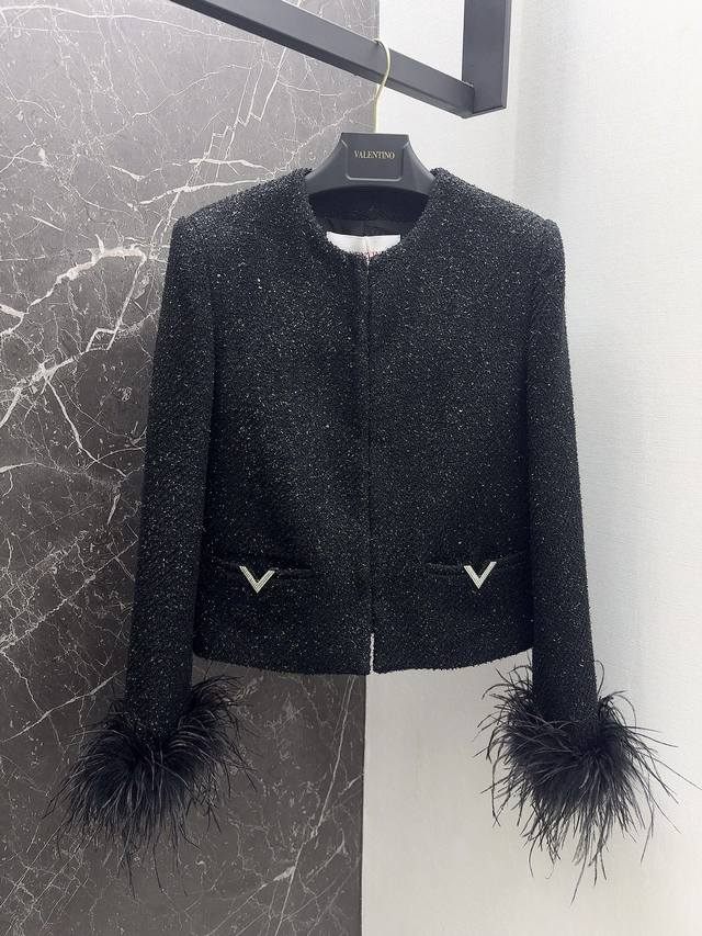 Vltn 24Ss 重工鸵鸟毛洋装外套 原版定制粗纺面料 金丝粗花呢纱线编织 原版印花里衬 复古又贵气的散发着荧荧的光泽感 羊毛混纺 经典h版型西装外套 前幅双