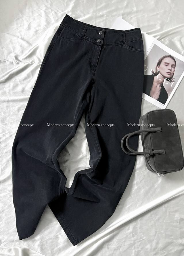 Jil Sande*23新款 新款烟灰色牛仔裤 直筒版型 定制颜色 上身很舒服 腰头双扣设计 遮肉又高级 随性氛围感轻松拿捏 尺码 Sml