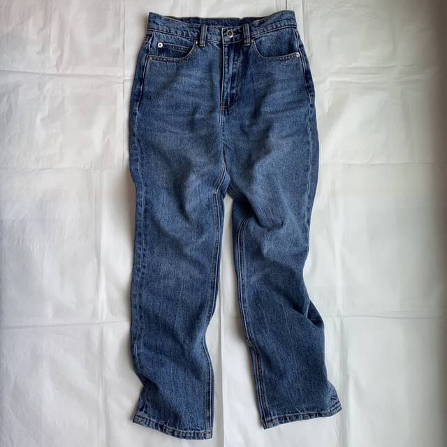 24Ss Spring Summer 这条的九分裤子的版型究竟有多绝 谁穿谁知道 蓝色无敌百搭美丽 必入必入必入 Size Sml