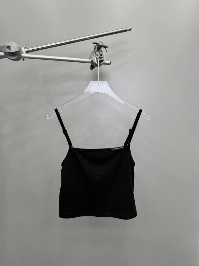 上衣 Alexander Wang｜新款套装，进口莫代尔棉面料，柔软舒适修身显瘦，坑条针织超高弹力不挑人，腰部镂空设计，捆条包边搭配定制徽标，尺码sml