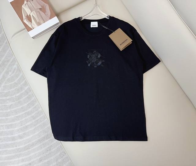 高端品质女装 配包装burbe**新款bt战马高密度刺绣徽标logo T-Shirt 定制纯棉面料 质感好 柔软亲肤 采用bt刺绣徽标logo点缀 洋气清新 颜