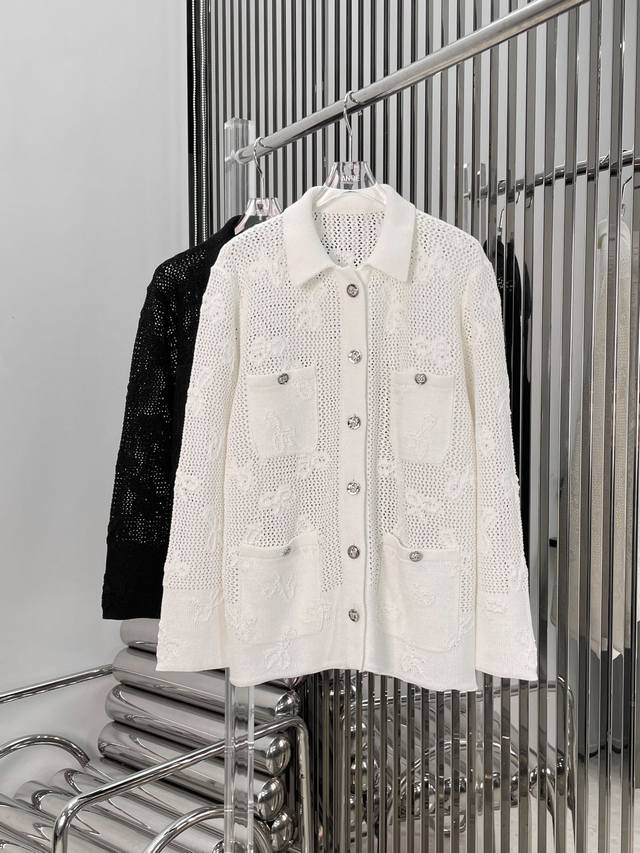 新款！最新ch 24New 镂空提花针织开衫。颜色：黑、白。尺码:Sml。