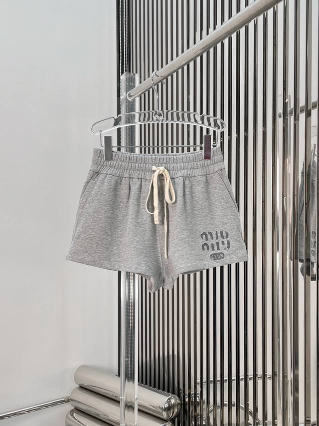 卫衣 短裤新款！最新miu 24New 字母印花卫衣+短裤。尺码:Sml。