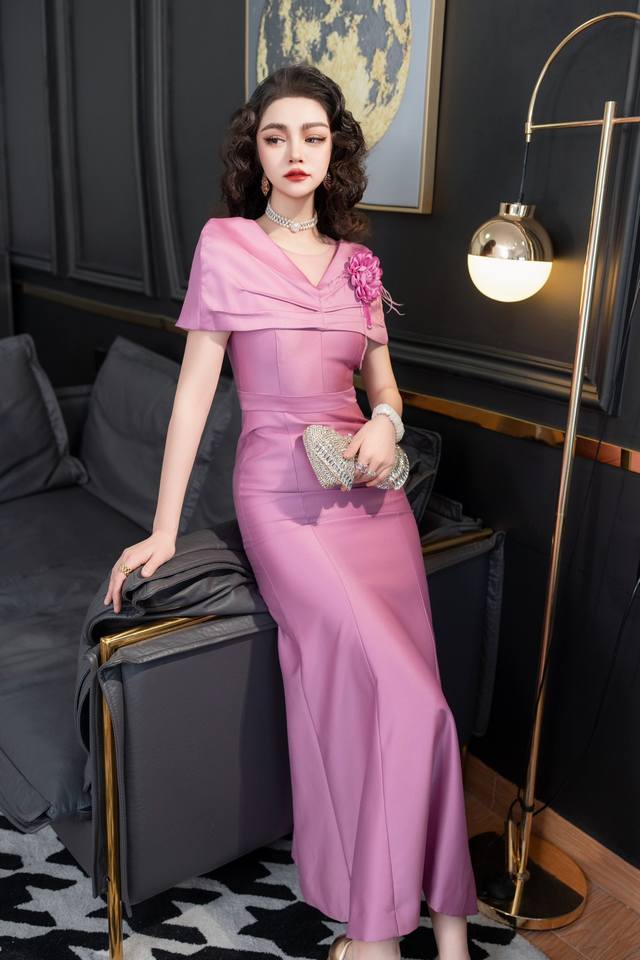 新款连衣裙 品牌：设计师款 颜色：紫色，粉色，红色 尺码：S- L