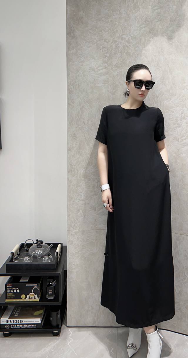 2024夏新款 圆领宽松版连衣裙 品质优 面料透气舒适 S- L 1色：黑色 面料：三醋酸
