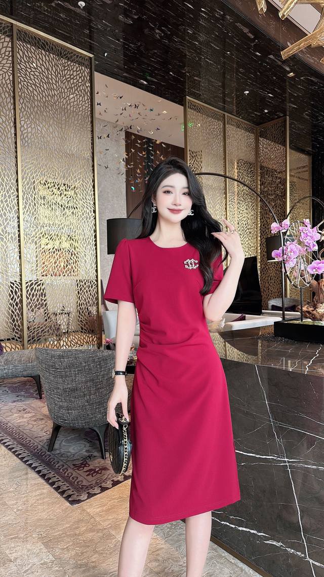 上新款 高品质定制连衣裙 版型简约大方 超级收身显瘦女人味十足，高级黑色 ，红色s M L Xlxxl