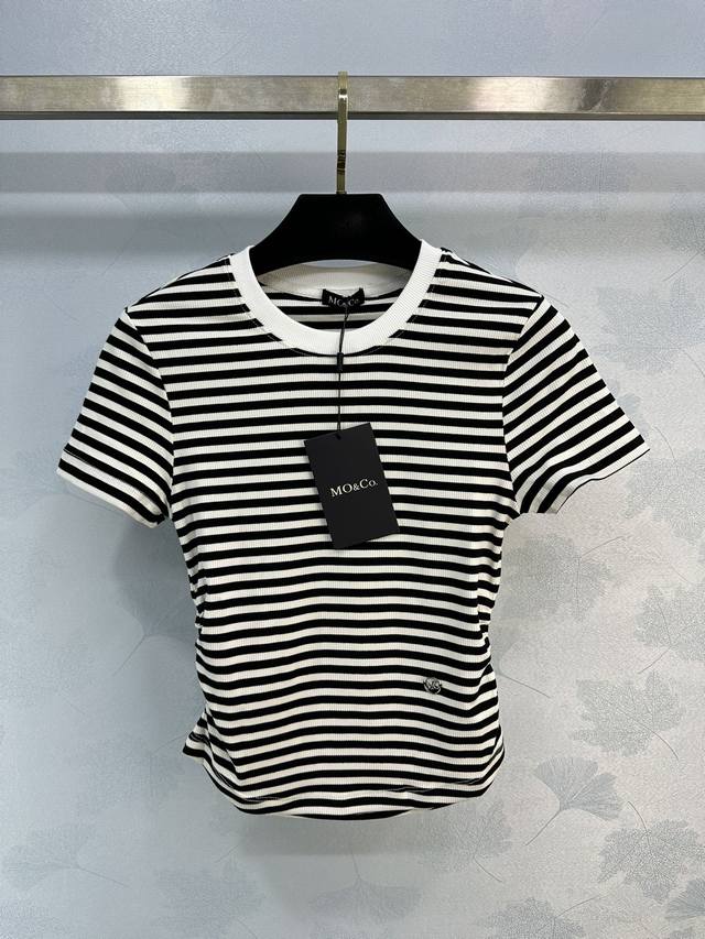 Moco夏季新款极简风条纹针织上衣 经典黑白设计超级显瘦又百搭 1色3码sml。