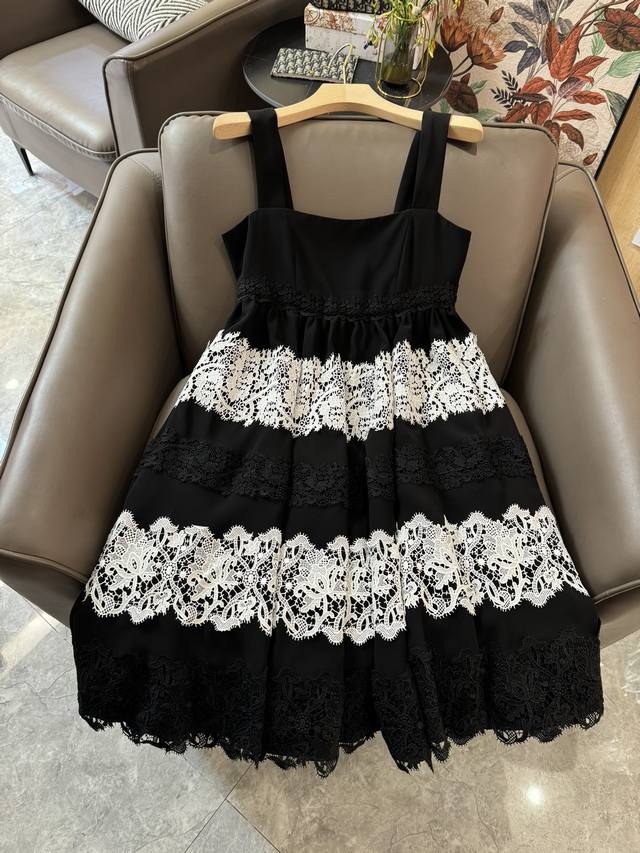 Ml003#新款连衣裙 Dior 重工蕾丝水溶刺绣 吊带拼色蕾丝连衣裙 黑白色 Sml