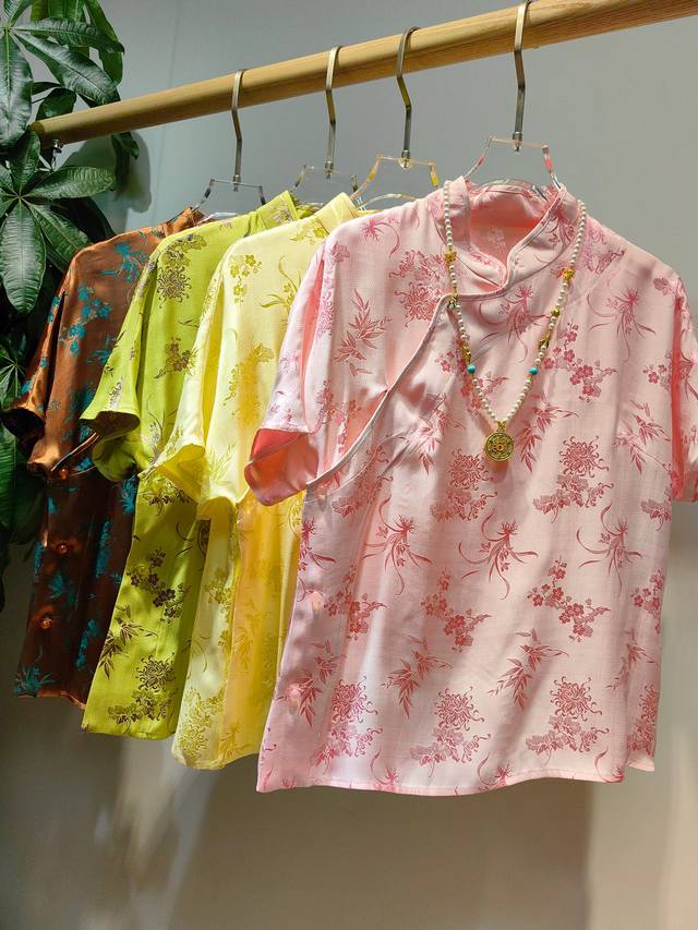 新中式真丝提花留香绉“梅兰竹菊”立领斜门襟短袖！粉色，黄色，绿色，金咖色！S-Xl