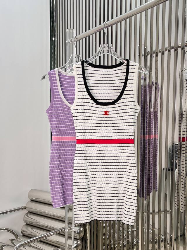 新款！最新ch 24New 条纹针织短袖连衣裙。颜色：紫、白。尺码:Sml。