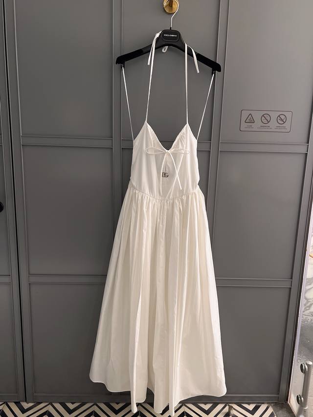 24春夏新品印花吊带连衣裙！有白色和花色两个颜色！用量大！现货36-38-40-42