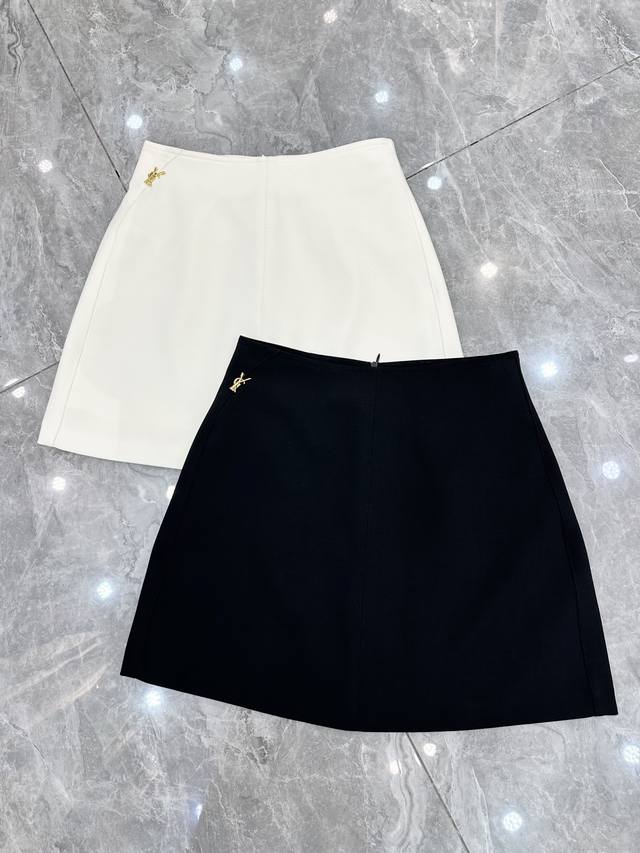 夏季新款来袭 Ysl小半身裙 A字弧形设计 拉显比列 显高显瘦百搭款 白色黑色 Smlxl