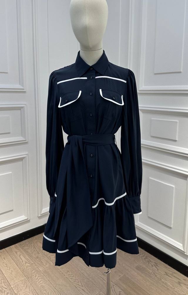 Zimmermann澳洲品牌，真丝重工连衣裙，可通勤可日常，气质藏蓝色。现货，尺码1.2.3