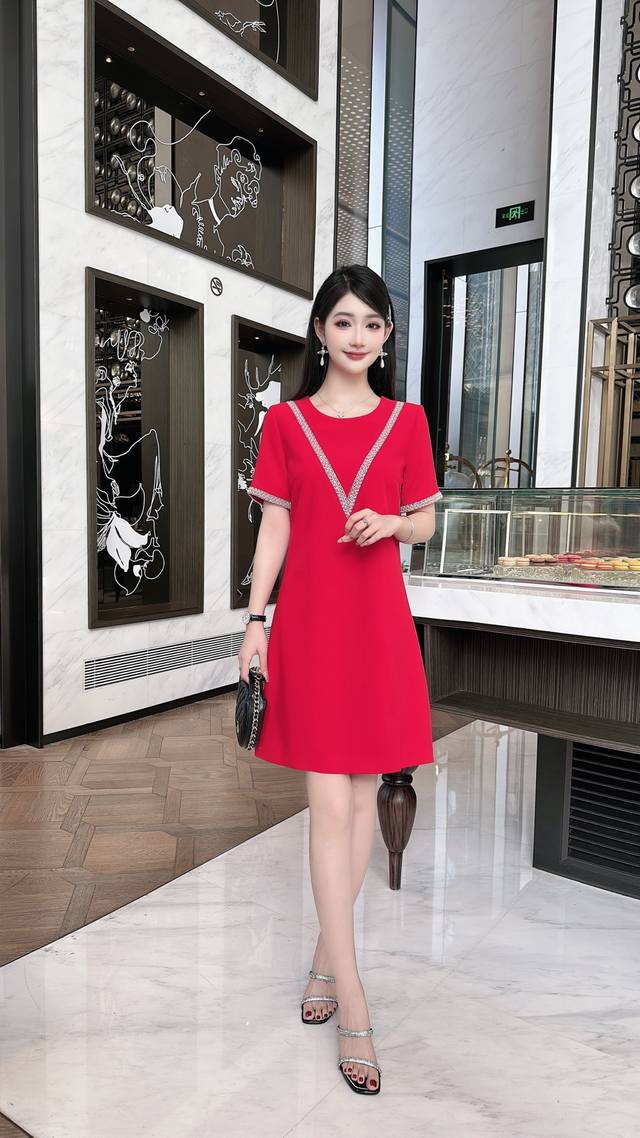 连衣裙 32024欧货时尚气质圆领v设计重工镶钻连衣裙红色藏青smlxlxxl