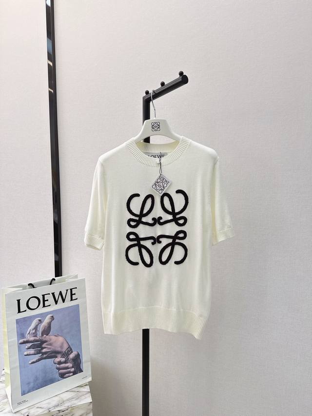 独家首发 Loe 24Ss 春夏最新款撞色logo植绒装饰短袖针织衫高颜值最日常的基础系列 ～人手必备的百搭款 天丝混纺针织面料 灵魂单品～～两色现货发售sml