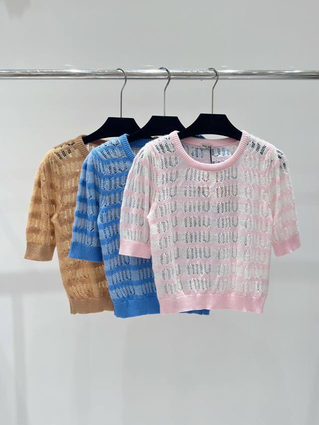 Miu家 春夏新款 条纹镂空提花针织短袖 颜色：粉色 卡其 蓝色 尺码：36.38.40