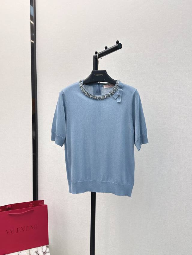 Vltn 24Ss 春夏最新款立体水钻装饰针织衫定制yb全羊毛材质 亲肤舒适 透气性好 胸前领口水钻装饰 点缀整体 优雅气质 百搭显瘦 黑色显瘦 白色清爽背心剪