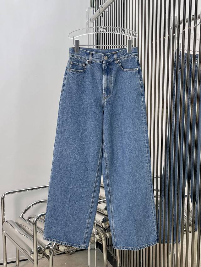 新款！最新tot 24New 经典洗水蓝牛仔裤。尺码：Sml
