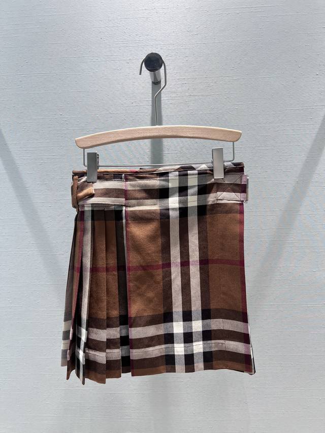 Burberr*24Ss春夏最新款 Vintage复古格子百褶半裙 Zp￥10500购入 原版定织格纹面料 质感超级超级好一条短裙用料2.8米！真的超级费料、成