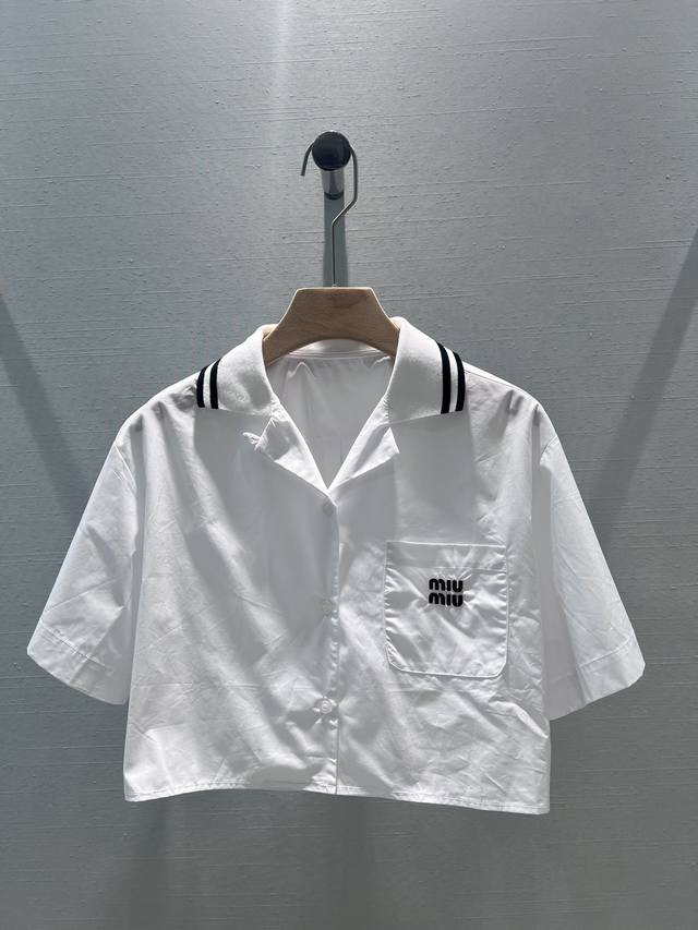 Miumi* 24Ss春夏新品！纯白少女气质衬衫 学院风美少女 夏日的白月光，一整套有 还原到位！手工拉毛工艺，必须要纯手工才有灵魂~机器做的是完全没有这种感觉