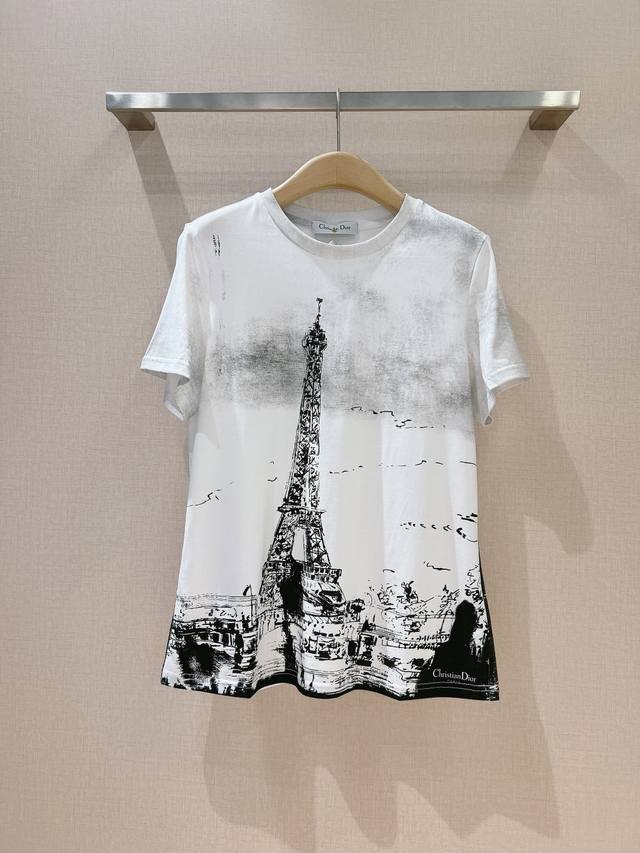D家新款 巴黎铁塔地图短袖t恤 ，手绘素描巴黎铁塔 创意系列都是不挑人的款巴黎地标地图手绘图案设计轻松彰显出d家的高级感。圆领设计，采用棉质和亚麻混纺平纹织面料