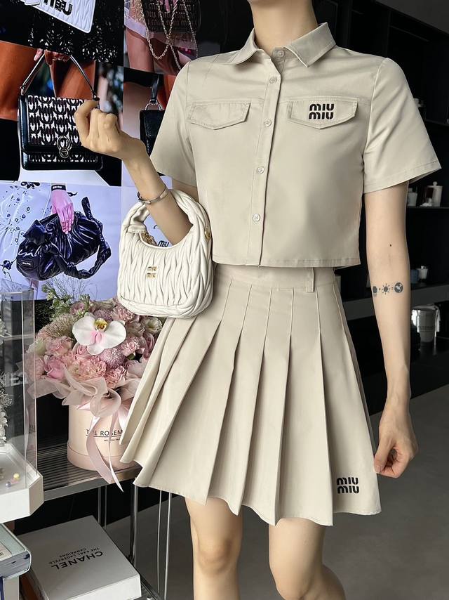 Miumi* 24Ss夏季新款短袖衬衫压褶半裙套装 字母绣花装饰 减龄神器 高品质 单色三码sml