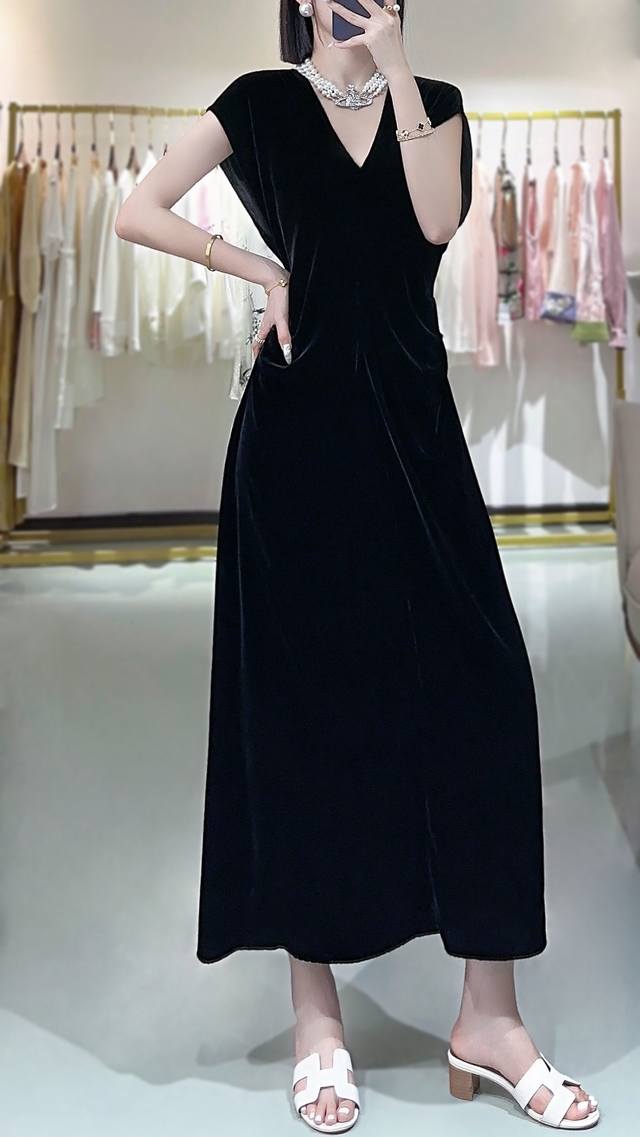 新款 高密度真丝丝绒v领短袖腰侧收褶皱宽松版型连衣裙 黑色smlxlxxl