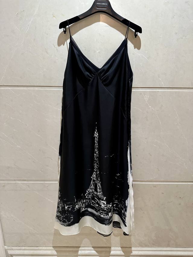 24秋冬新品巴黎风光系列这件裙子太好看了！深v领的设计，展现美丽锁骨！凸显女性柔美气质！里外全真丝面料现货36-38-40-42
