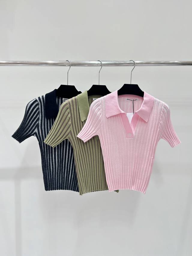 Aw家 春夏新款 V领条纹logo刺绣针织短袖 颜色：粉色 黑色 绿色 尺码：36.38.40