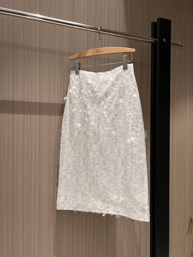 新款大亮片装饰包臀半裙 时尚通勤 气质减龄黑白 Sml