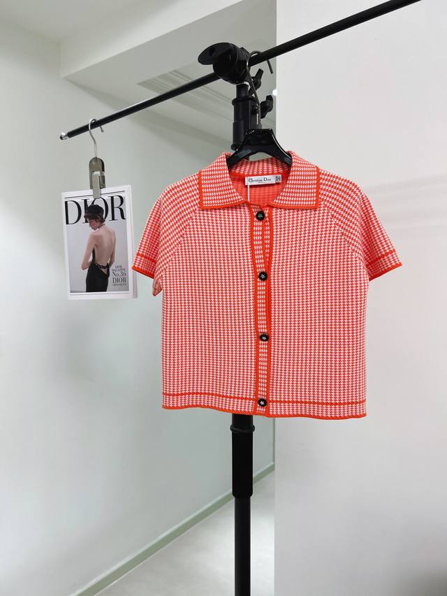 Dio* 2024夏季新款千鸟格开衫，，官网在售，天马行空的设计灵感搭配超级吸睛的橘粉色，超级显白，Sml