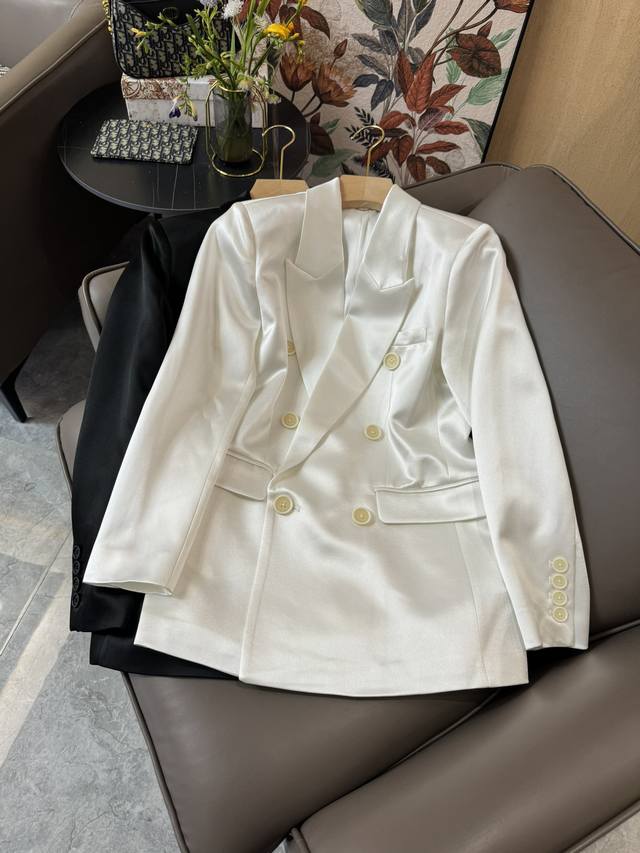 新款西装外套 Ysl 圣罗兰 真司醋酸 缎面 一排扣西装外套 白色 黑色 Smlxl