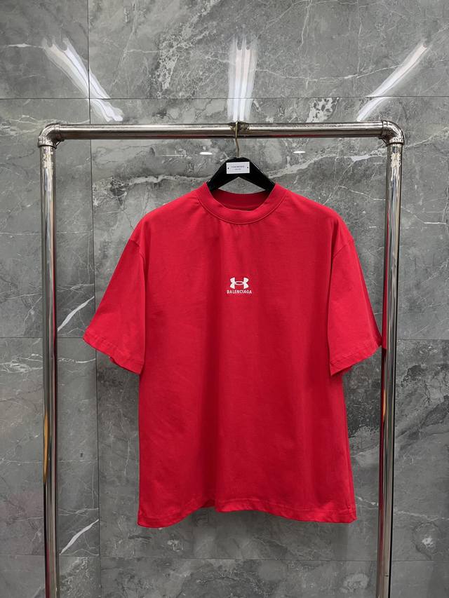 联名款 红色 最高品质balen 安德玛联名款刺绣圆领t恤 顶级印花工艺、背后印巴黎logo字母原版开发、 尺码：Xs-L