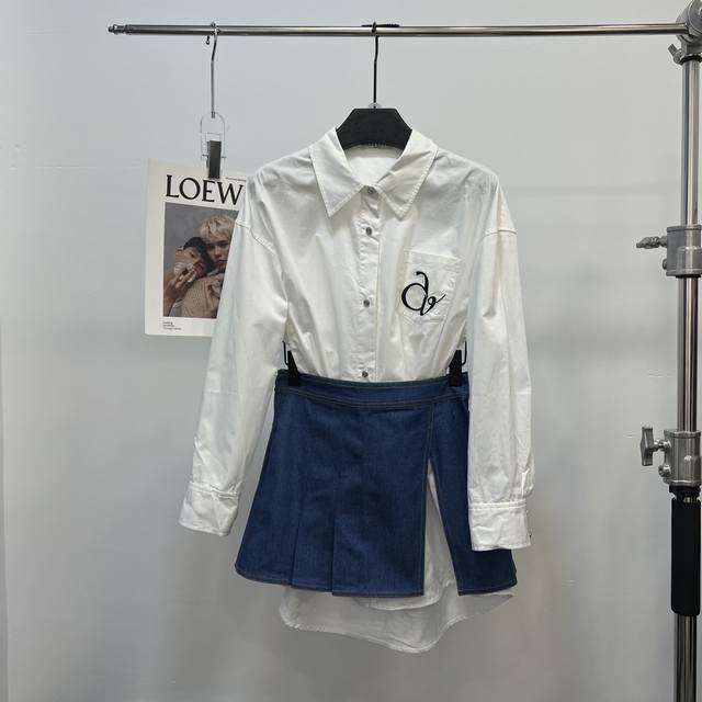Diana Vevina 设计师品牌 字母衬衫+牛仔半裙两件套， 摩登学院白衬衫的清纯气息，百搭时尚的同时是春日里体现美好的色彩，宽松版型极致体现舒适，在春日里