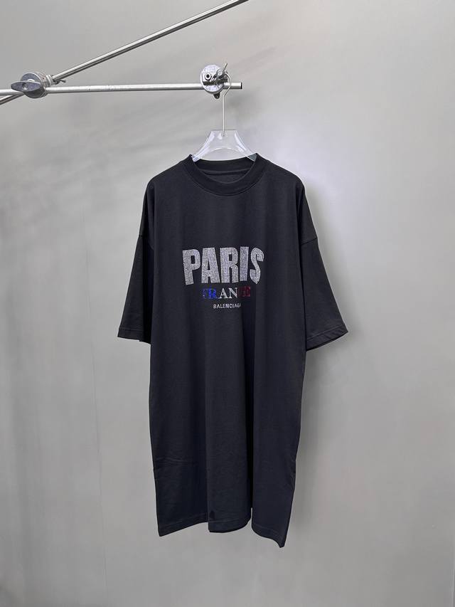 New｜Paris城市系列新款t裙，磨毛棉面料，柔软透气，胸口高温烫钻logo细节满满，极简风格，Oversize版型不挑人，尺码sml ［洗涤须知：水晶钻抓布