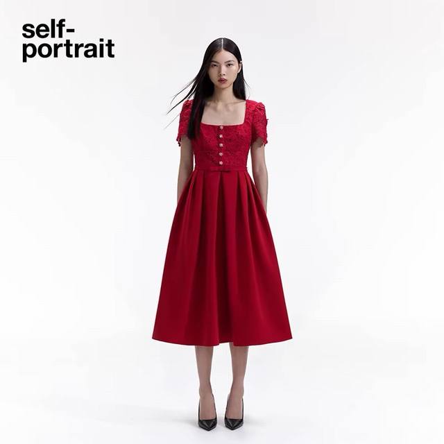 款号g24070287 Self-Portrai*新款sp家新款 高端定制奢华镶钻扣子蕾丝水溶花拼接 收腰显瘦压褶裙摆短袖连衣裙！红色， S码：胸围82～86，