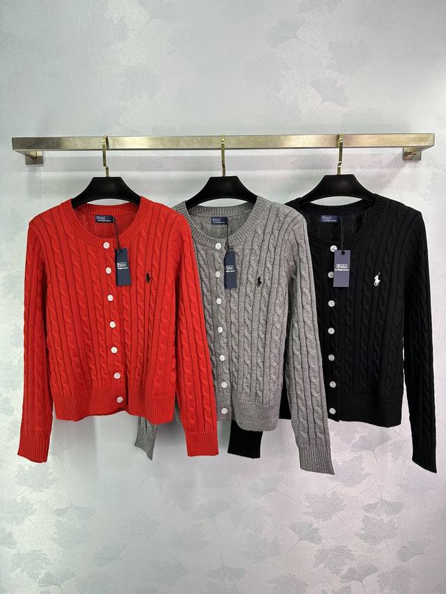 保罗早春新款 羊毛绞花针织开衫 经典系列韩系穿搭 简约大方 3色3码sml 。