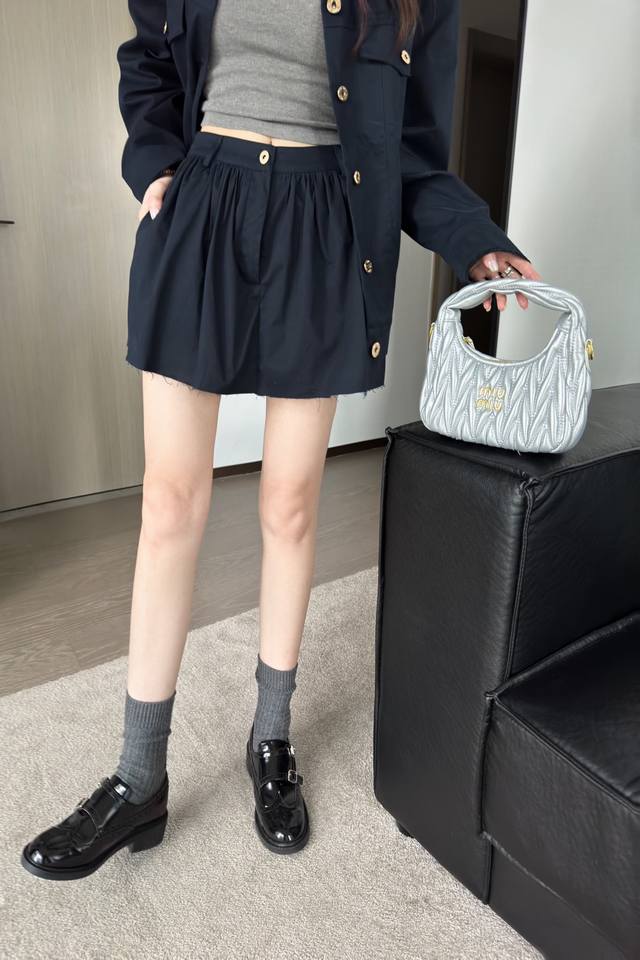 Miumi* 24Ss早秋新款小半裙 搭配腰带 简约时尚 单色三码sml